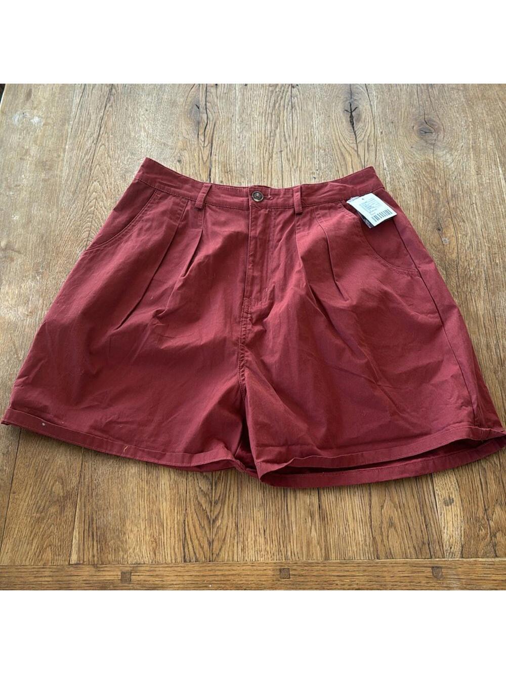 BDG Urban Outfitters double pleat high rise maroon cuffed shorts size 6
